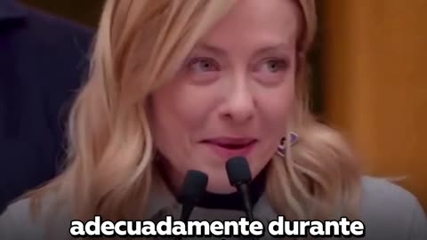 "No se preocupen, el próximo año será mucho peor", proclama Meloni en su felicitación navideña