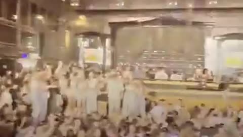 Non esistono precedenti storici, non è mai accaduto che si esibissero crimini contro l’umanità...