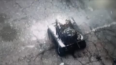 💥 A Ukrainian ground-based robotic system carrying explosives reached a Russian
