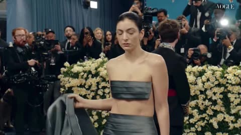 Lorde! looking great at Met Gala 2025 #metgala #lordemusic #redcarpet