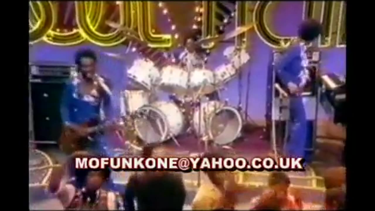 Commodores - Machine Gun (LIVE 1974)