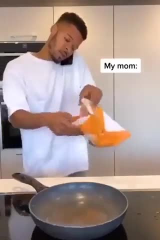 How I fry nuggets vs My Mom 🤣