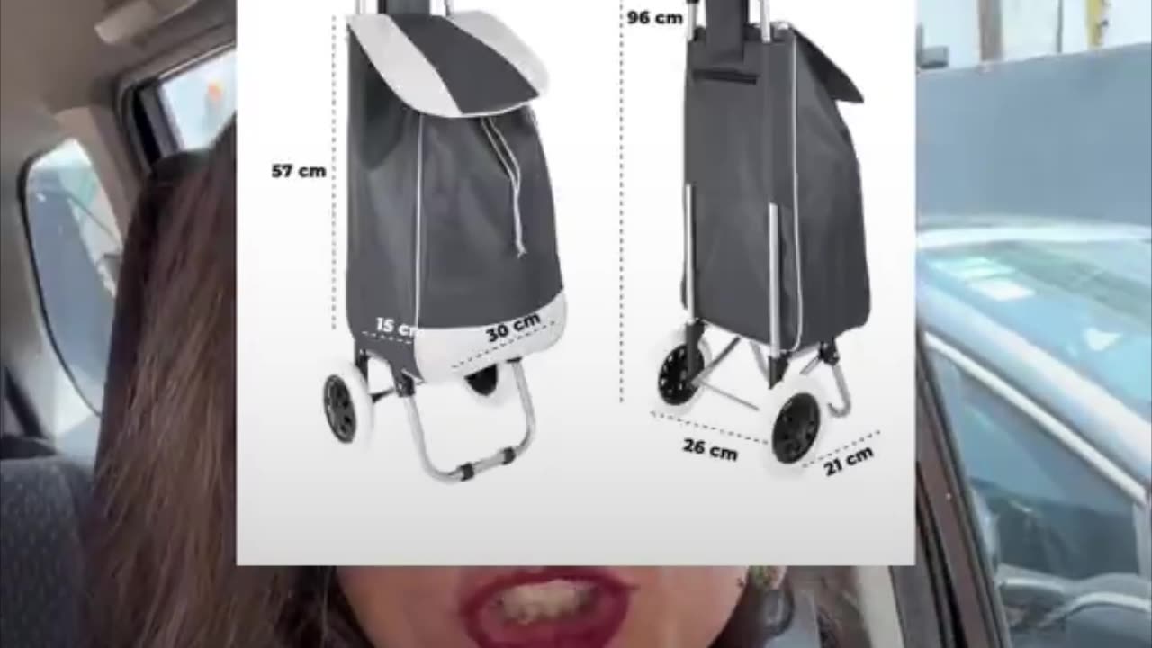 Conductora de Uber se niega a cargar el carrito de una pasajera