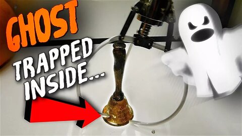 GHOST TRAPPED INSIDE OF CLAW MACHINE! (HAUNTED)