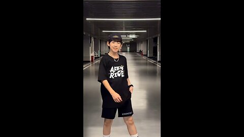 今日份OOTD🖤