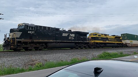 Nice Train NS 1069 the Virginian rolls through town