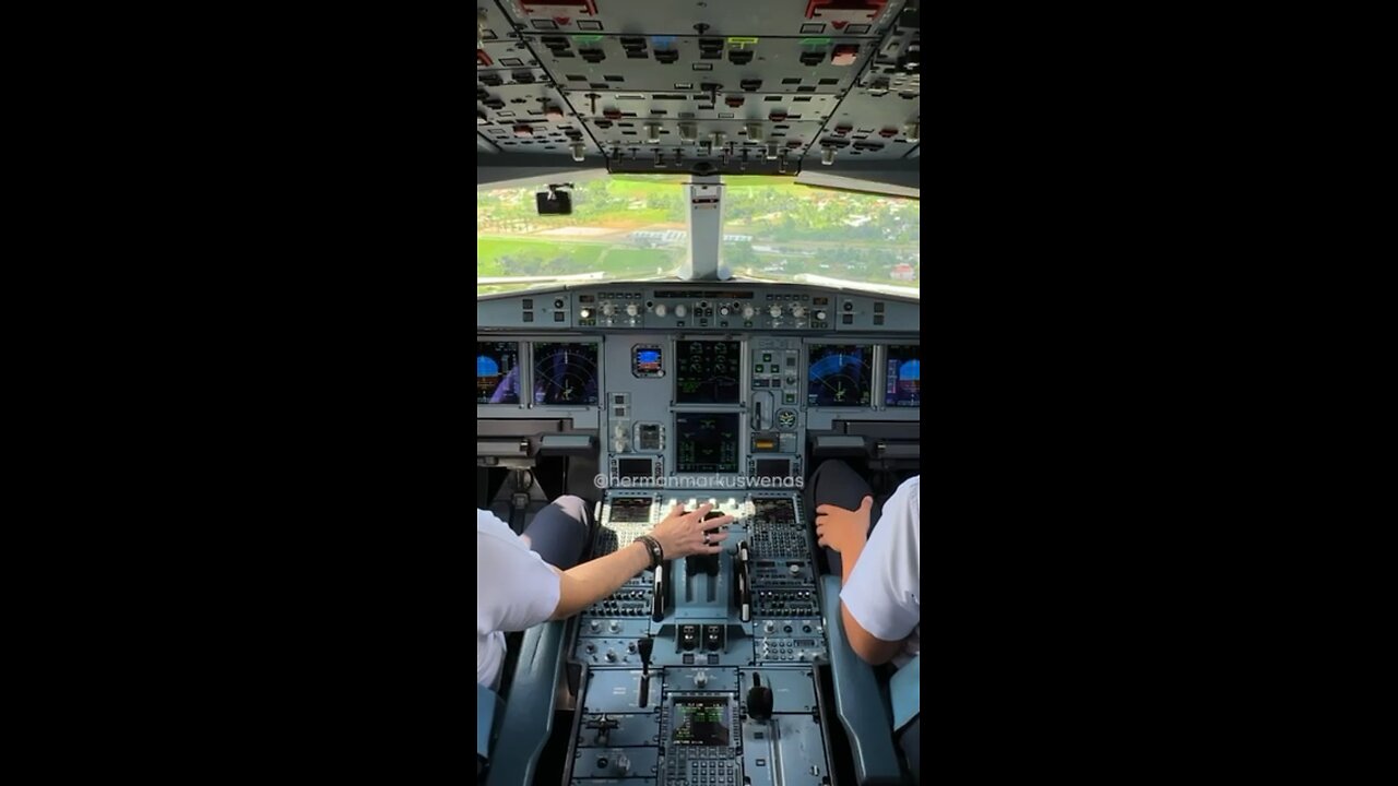 A330 Landing Cockpit Views