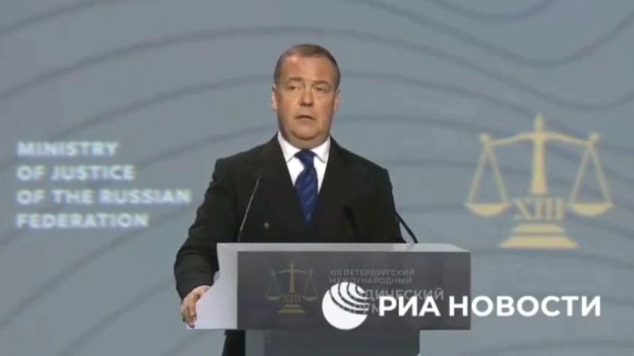 Podle Medveděva všechny změny světového řádu vzešly z válek a nebude tomu jinak ani teď!