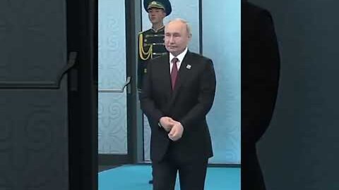 #putin #lider #presidente #rusia Walking style of Putin in a Brics meeting.