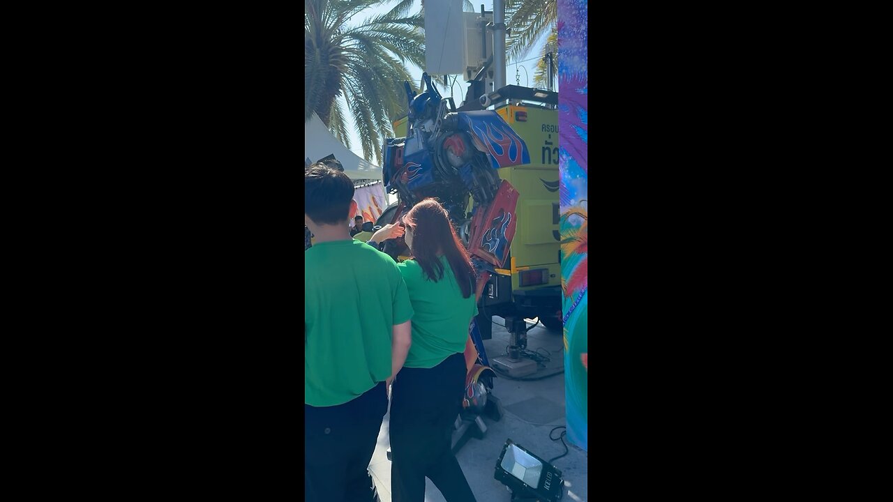 Look at this robot down on pattaya beach thieland