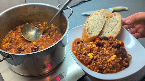 Authentic Mexican Chili Con Carne with Rustic Bread – You’ll Get Addicted to This Recipe!