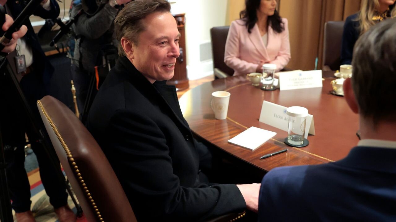 BREAKING: Trump Gets Rid Of Top Advisor - Enemy Of Elon Musk