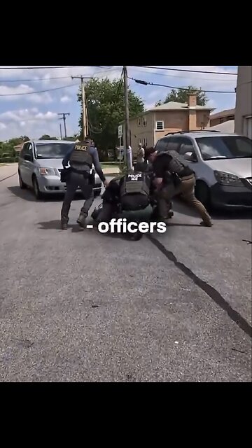 ICE AGENT COVERS THEIR FACES👲🚔👮‍♂️📸TO PROTECT THEIR IDENTITY🪪🚓🔎😷🔍💫