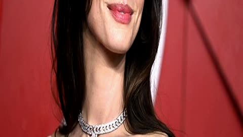 Anne Hathaway to Play Taylor Swiftinspired Popsta