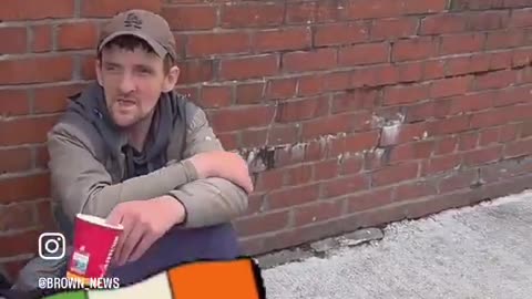 🇮🇪 Ireland: A man confronts a migrant, furious that refugees are being housed