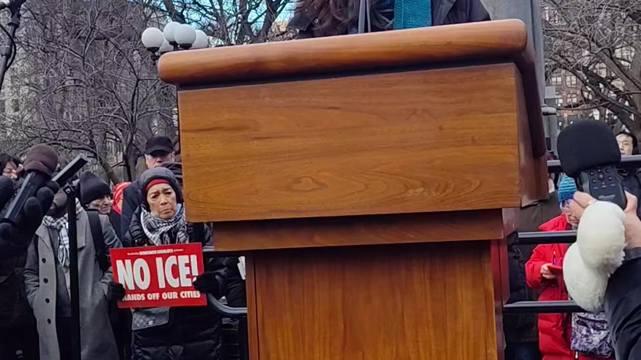 New Yorkers support migrants in Minnesota.