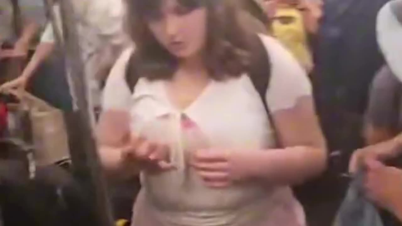 Psagjerët shqiptarë bllokohen në autobus në aeroportin e Beogradit