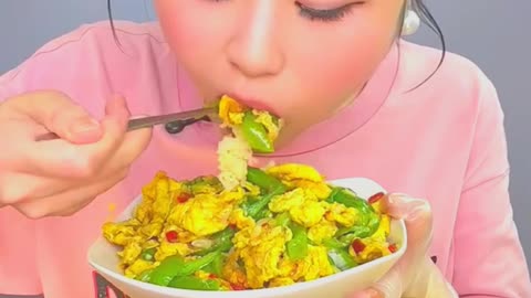 asmr Chinese food eating 😋 || #asmr #food #trending #likeforlikes #viral #chinese #eating #shorts