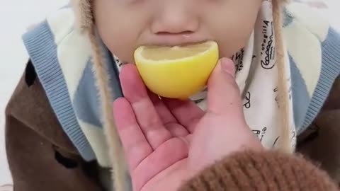 "Baby Tries Lemon for the First Time – Too Funny!"
