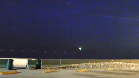 Phénomène du ciel désertique ! De nombreux OVNI ont été aperçus cachés dans les nuages.