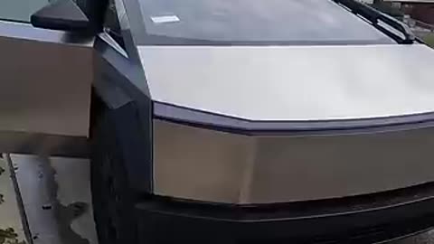 Breaking: How strong is the glass of Tesla Cybertruck ?