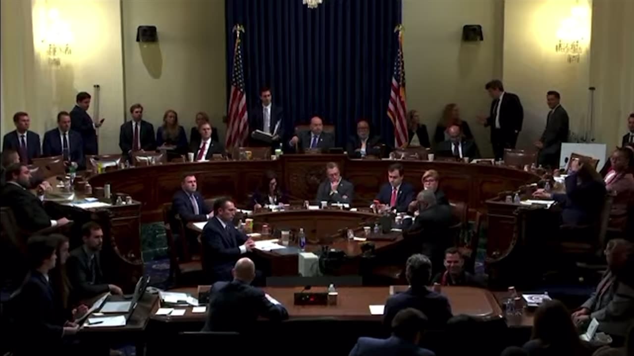 Leftists scream at Kristi Noem as she leaves hearing