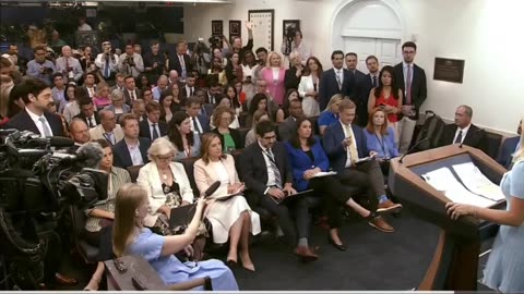Peter Doocy to Karoline Leavitt: Does Trump Want Mandani Deported?
