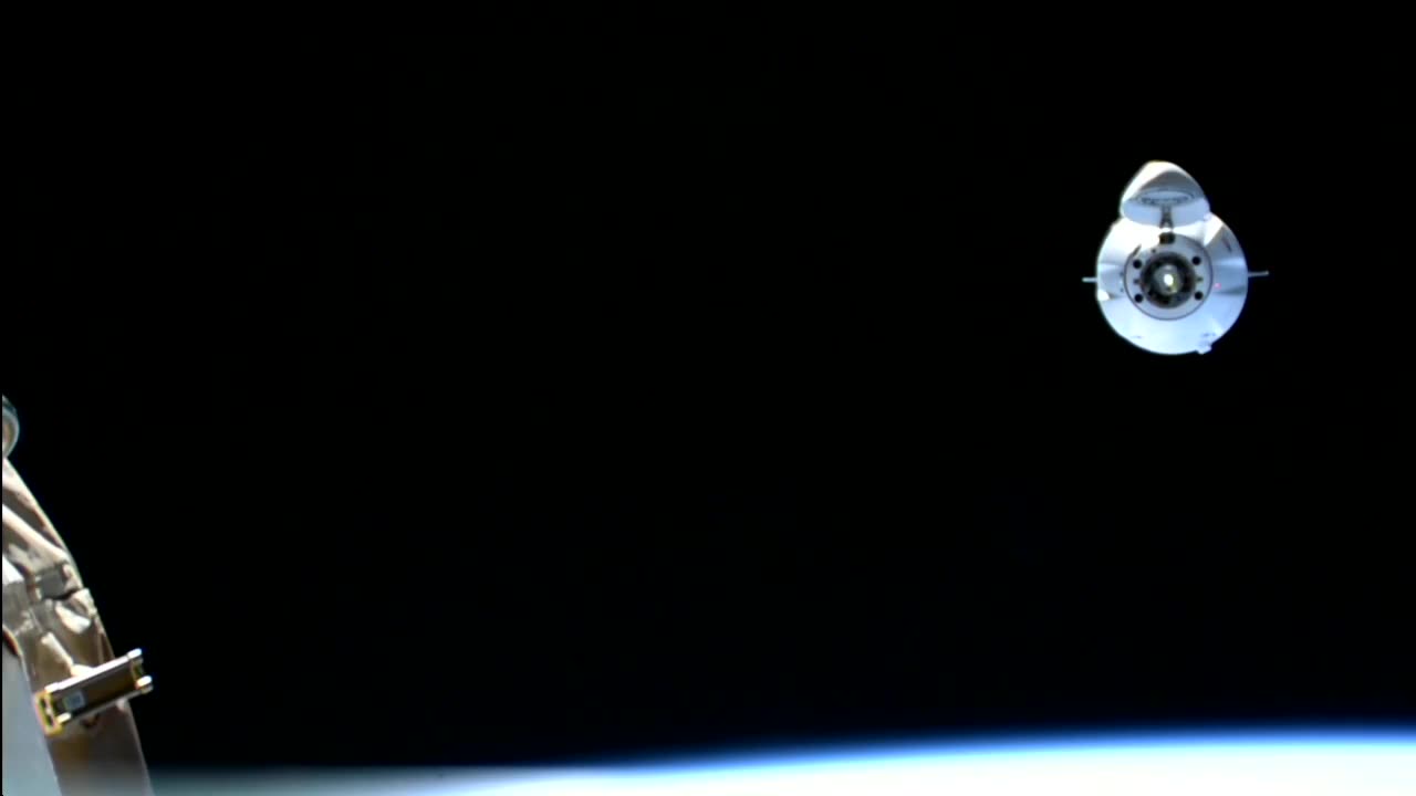 Dragon approaching the @Space_Station