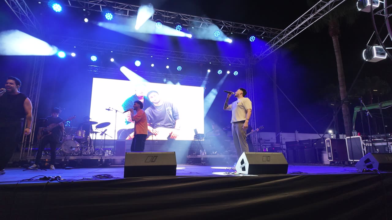 Spanish La Llave Band 🎵 Flamenco Pop Rock 🎵 Q, tal Fondo Flamenco