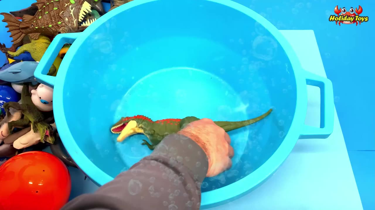 Electric Eels are Avoided by Crabs and Shrimps Because They are Afraid