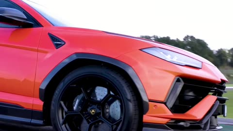 Best Cars Under 25 Lakhs Audi RS Q vs Urus!