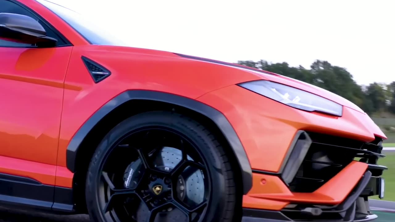 Best Cars Under 25 Lakhs Audi RS Q vs Urus!