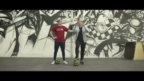 Shocking: TOP 5 EASY STREET SOCCER SKILLS - Learn them today!