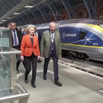 🇪🇺 Ursula walks like a cowboy ready to draw her gun.