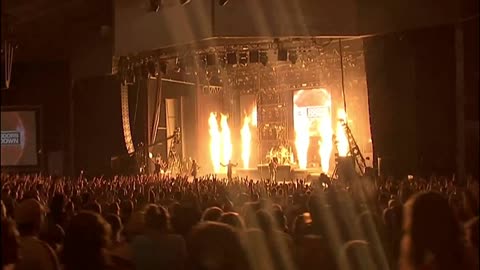 Duck and Run - 3 Doors Down (live)