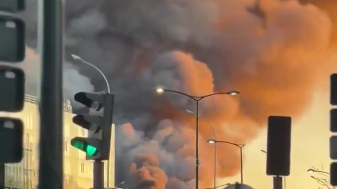Huge fire reported in Paris, France. The smoke can be observed even miles from the area.