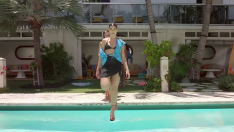 Dua Lipa - New Rules (Official Music Video)