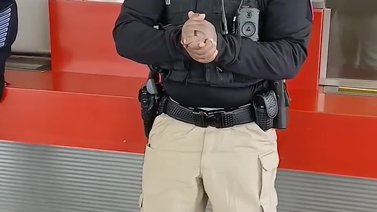 BigT vs. bus station cop (1280p_30fps_H264-128kbit_AAC)
