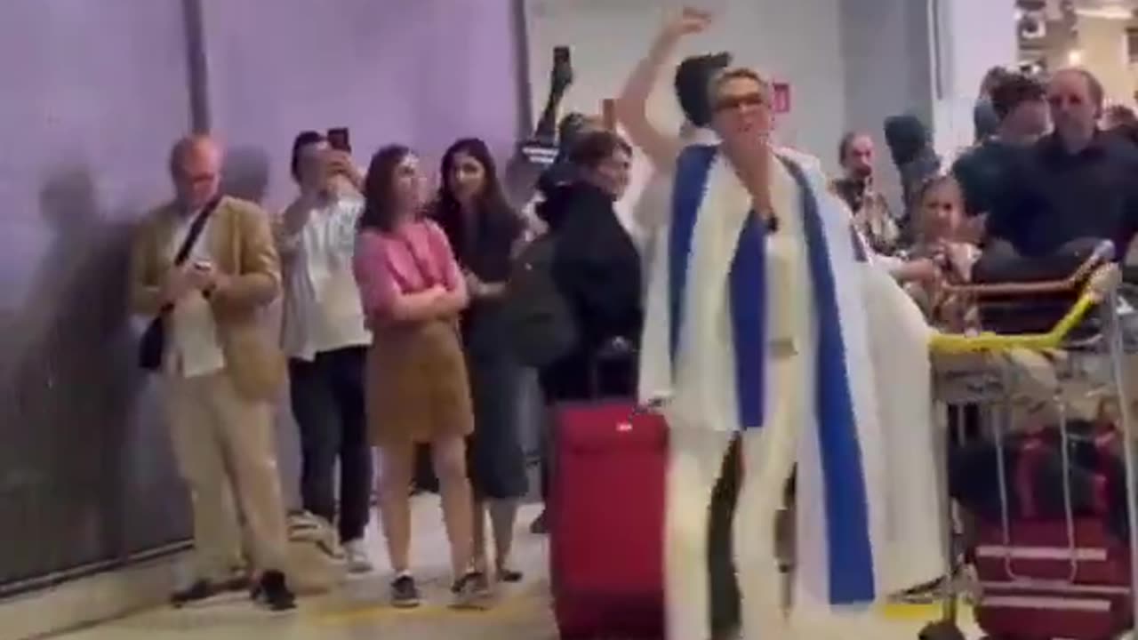 Gli israeliani in fuga da Tel Aviv sono rimasti scioccati a Parigi