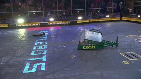 THE_KILL_SAW_GETS_A_PIECE_OF_THE_ACTION___Chomp_vs_Warrior_Dragon___BattleBots