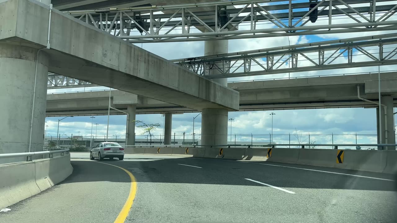 Toronto Airport Terminal 1 Arrival Level Drive and Passenger Pick-Up | 4K