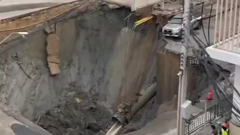 JUST IN 🚨 Massive sinkhole swallows part of busy Bangkok street MORE FOOTAGE