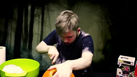 LATE HALLOWEEN VIDEO LOL ( CARVING A PUMPKIN )