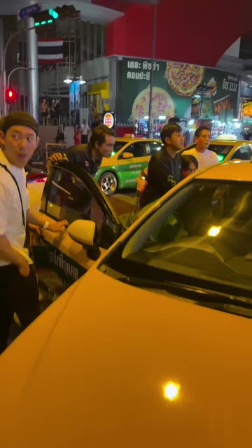 Woman Recorded Brandishing a Knife in Bangkok, Thailand