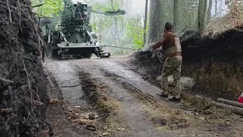 Ukrainian Artillery Corps Firing Off Massive Self-Propelled Gun
