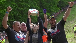 ANGOLO INGLESE DI PEGGY JOHN: La tradizione del cheese rolling