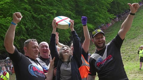 ANGOLO INGLESE DI PEGGY JOHN: La tradizione del cheese rolling