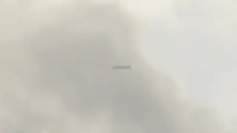 UFO in the form of a cigar was filmed at high speed under the skies of Oklahoma🧐🛸🛸🛸