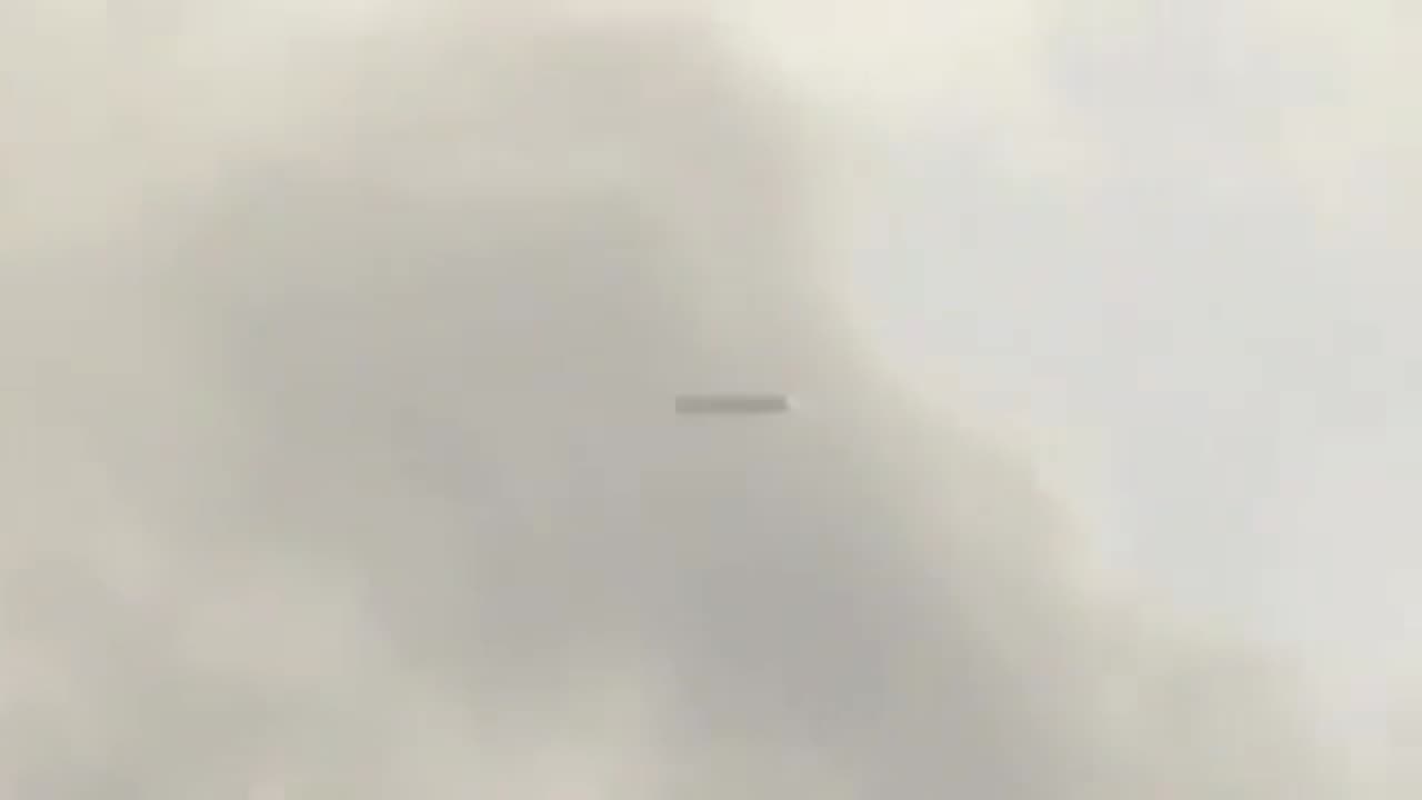 UFO in the form of a cigar was filmed at high speed under the skies of Oklahoma🧐🛸🛸🛸
