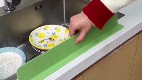 No More Messy Counters! Sink Splash Guard Hack 💦